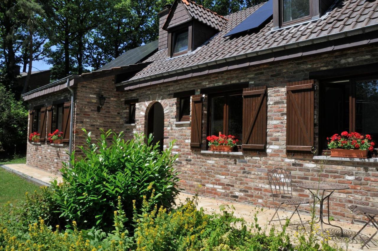 Tres Belle Villa 4 Facades Dans Quartier Vert Et Arbore - 5 Kms De Namur Exterior photo